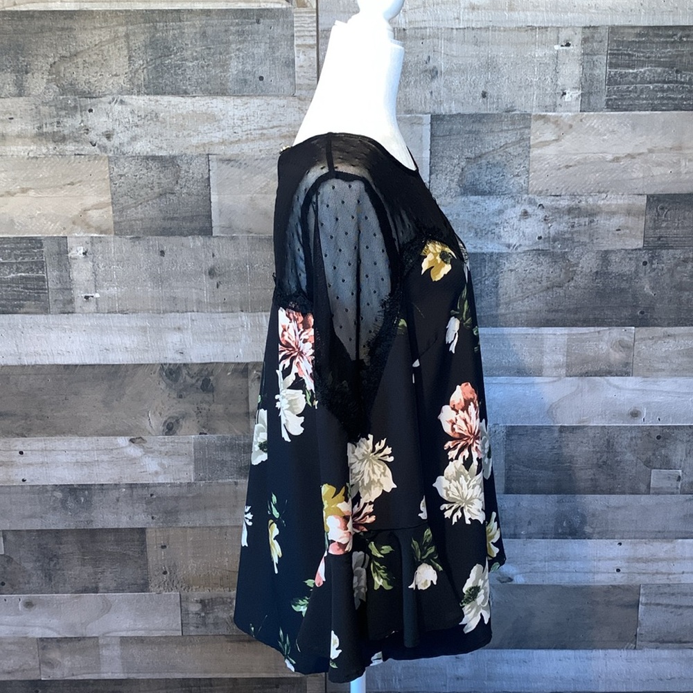 Entro Lace and Foral Flowy Boho Top - Picture 3 of 16